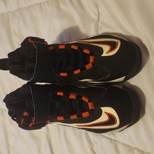 Boys beige black and orange Air Griffey Max 1